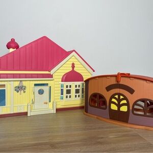 Bluey Family Home & Calypso School House Playset Bundle - Portable Houses Only